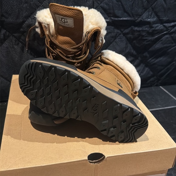 UGG Adirondack Boot III - Tan and Cream - Picture 5 of 15